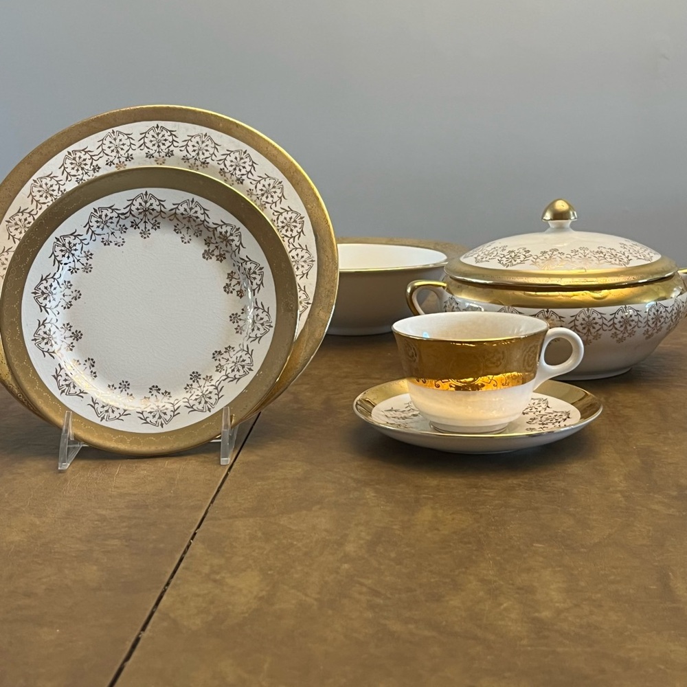 ⭐️HP⭐️Vintage Elegant 22 Karat Gold and White Dinnerware Set